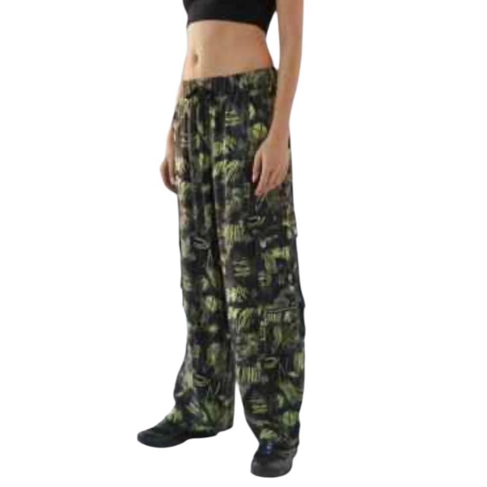 Urban Outfitters “Dean” Printed Cargo Pants (U)